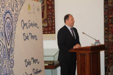 В Баку проходит Международный форум поэтесс, посвященный Хуршидбану Натаван (ФОТО)