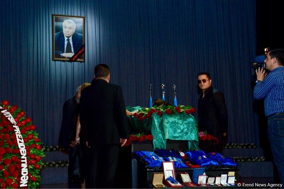 Министр энергетики Азербайджана Натиг Алиев похоронен в Аллее почетного захоронения (ФОТО)
