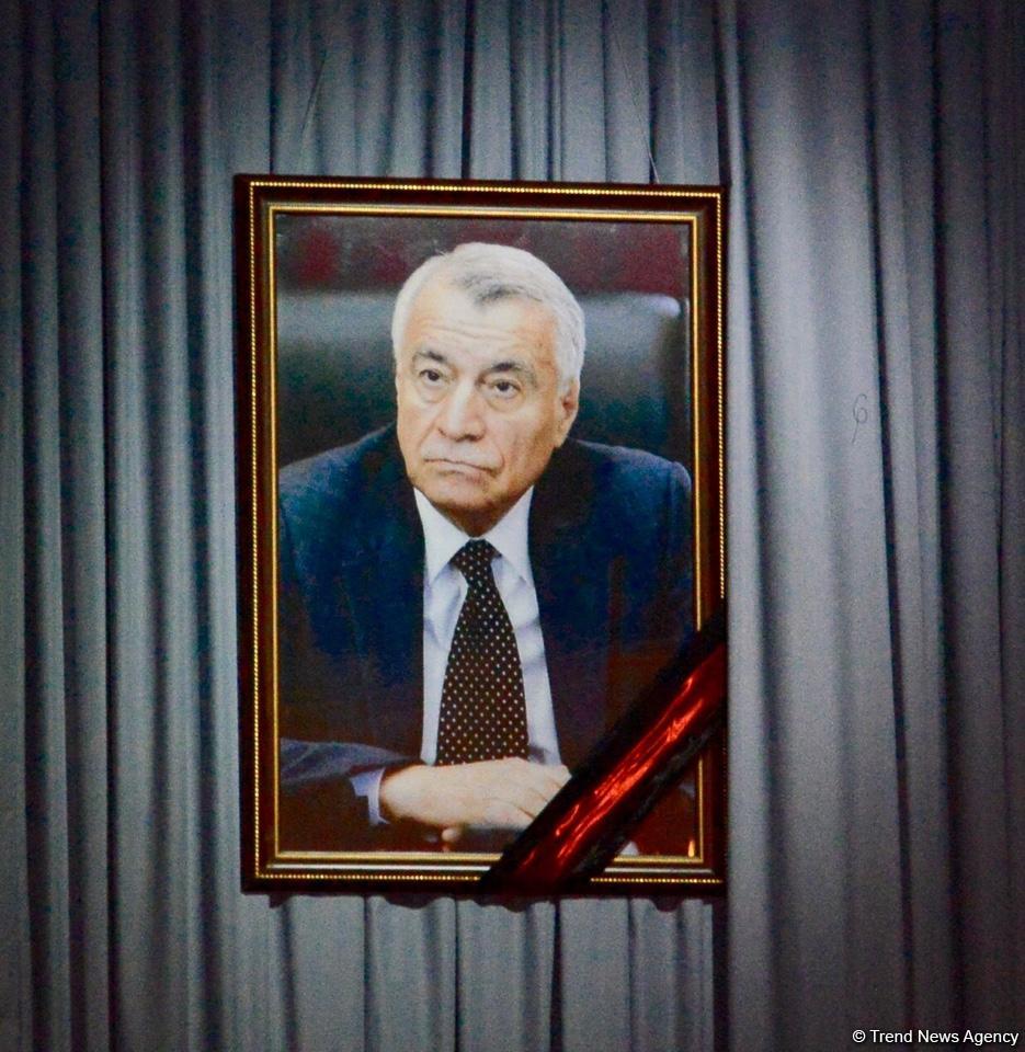 Министр энергетики Азербайджана Натиг Алиев похоронен в Аллее почетного захоронения (ФОТО)