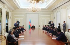 Ilham Aliyev meets envoys, heads of diplomatic missions of Muslim countries (PHOTO)
