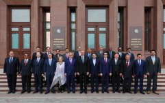 Ilham Aliyev meets envoys, heads of diplomatic missions of Muslim countries (PHOTO)