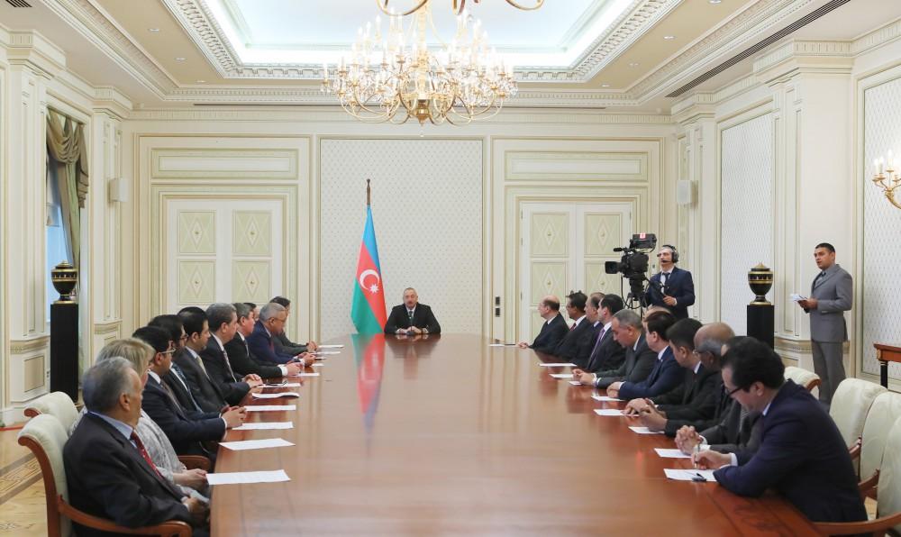 Ilham Aliyev meets envoys, heads of diplomatic missions of Muslim countries (PHOTO)