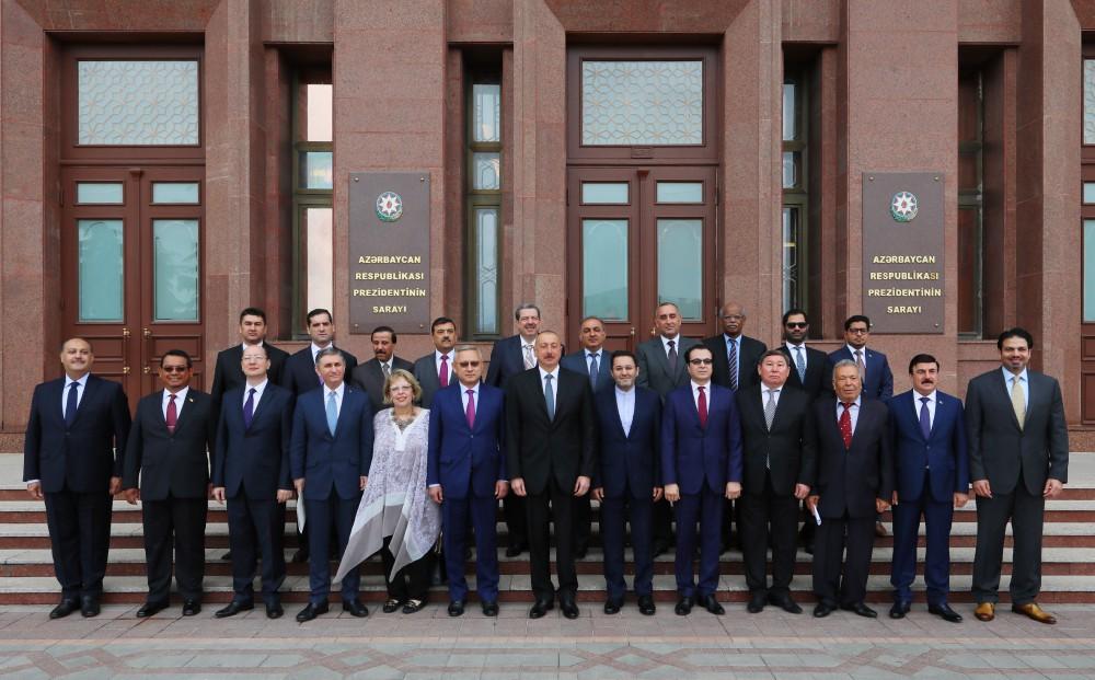 Ilham Aliyev meets envoys, heads of diplomatic missions of Muslim countries (PHOTO)