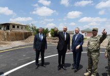 Президент Ильхам Алиев обошел территорию села Джоджуг Мерджанлы (ФОТО)