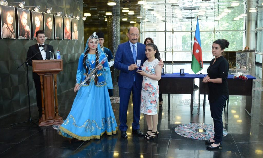 Деятелям культуры и искусства Азербайджана вручены госнаграды (ФОТО)