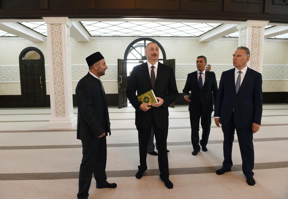 Президент Ильхам Алиев ознакомился с условиями, созданными в мечети в Джоджуг Мерджанлы (ФОТО)