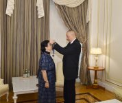 President Aliyev presents ‘Istiglal’ Order to People’s Artist Fidan Gasimova (PHOTO)