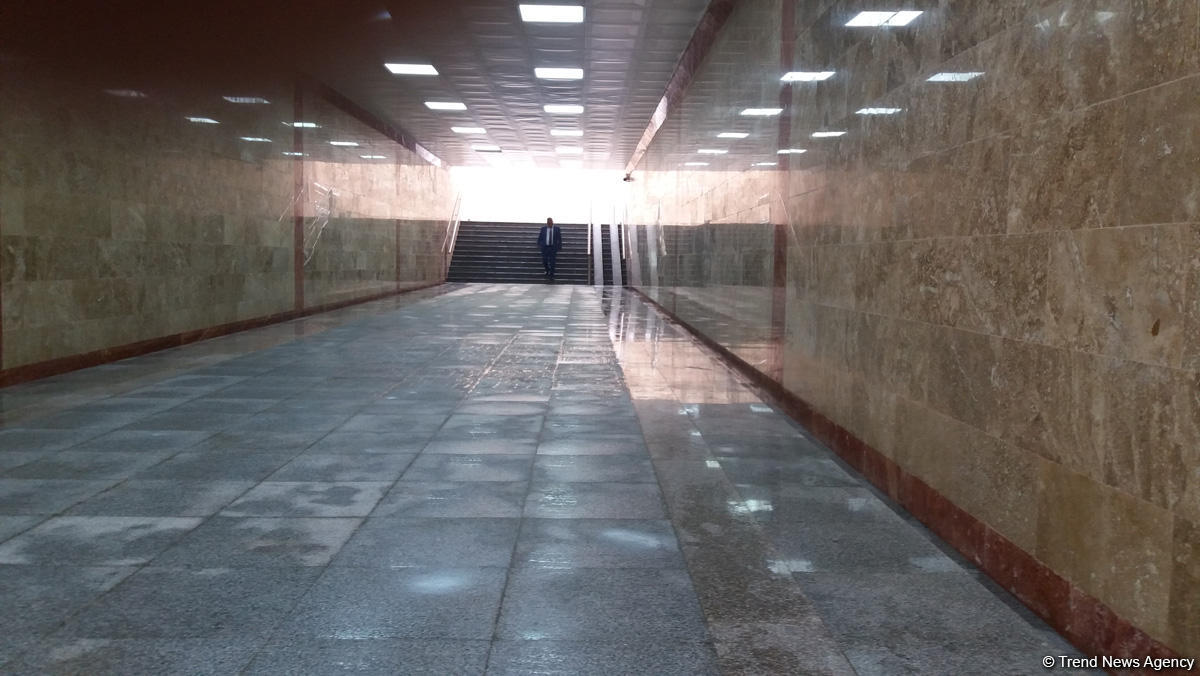 В Баку в переходе метро скончался мужчина