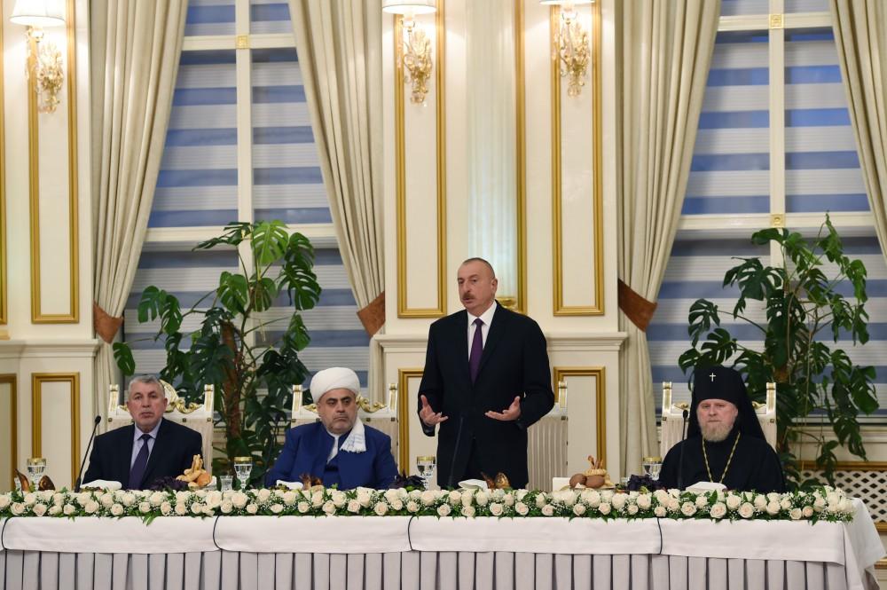 Ilham Aliyev attends Iftar ceremony on occasion of Ramadan