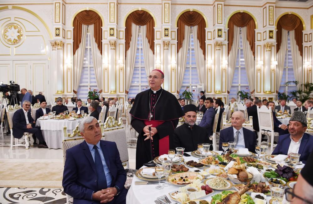 Ilham Aliyev attends Iftar ceremony on occasion of Ramadan