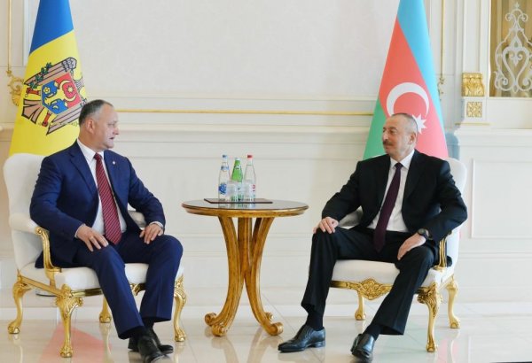 Azerbaijani, Moldovan presidents hold one-on-one meeting (PHOTO)