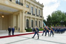В Баку состоялась церемония официальной встречи президента Молдовы (ФОТО)