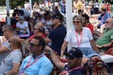 В развлекательной зоне F1 Village в Баку проходит автограф-сессия пилотов Формулы-1 (ФОТО)