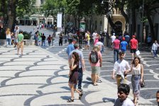 F1 fans viewing tourist attractions of Baku (PHOTO)