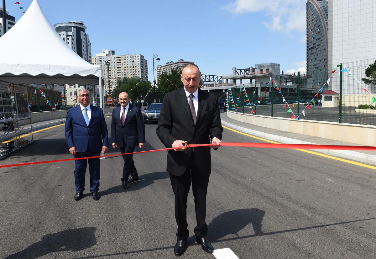 Ilham Aliyev opens three-lane road in Baku (PHOTO)
