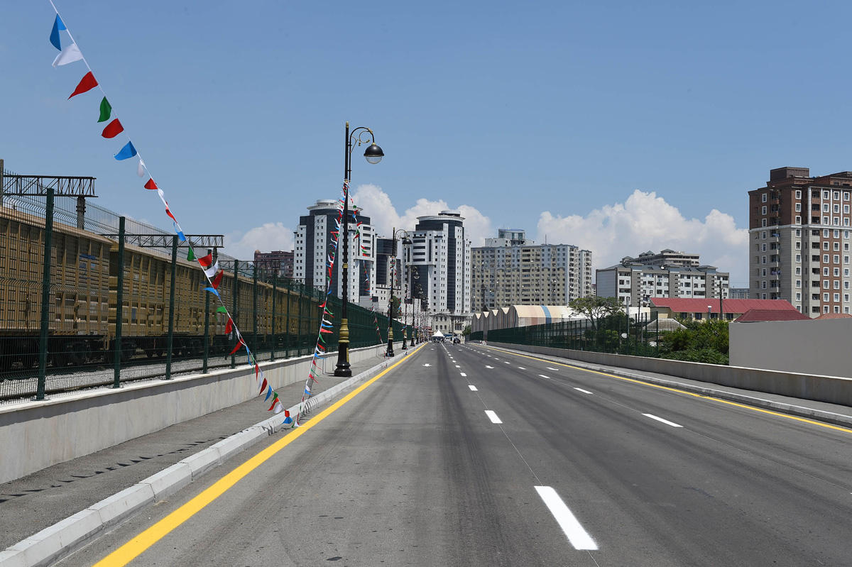 Ilham Aliyev opens three-lane road in Baku (PHOTO)