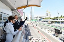 Президент Ильхам Алиев и его супруга наблюдали за соревнованиями в рамках Гран-при Азербайджана Формулы 1 (ФОТО)
