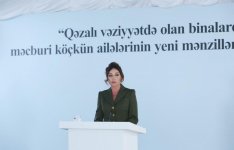 Первый вице-президент Азербайджана Мехрибан Алиева приняла участие в церемонии выдачи новых квартир семьям вынужденных переселенцев (ФОТО) (версия 3)