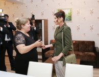 Первый вице-президент Азербайджана Мехрибан Алиева приняла участие в церемонии выдачи новых квартир семьям вынужденных переселенцев (ФОТО) (версия 3)