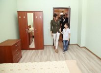 Первый вице-президент Азербайджана Мехрибан Алиева приняла участие в церемонии выдачи новых квартир семьям вынужденных переселенцев (ФОТО) (версия 3)