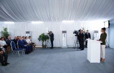 Первый вице-президент Азербайджана Мехрибан Алиева приняла участие в церемонии выдачи новых квартир семьям вынужденных переселенцев (ФОТО) (версия 3)