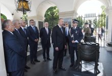 Президент Ильхам Алиев посетил памятник Неизвестному солдату в Варшаве (ФОТО)