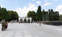 Президент Ильхам Алиев посетил памятник Неизвестному солдату в Варшаве (ФОТО)