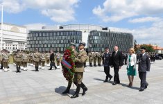 Президент Ильхам Алиев посетил памятник Неизвестному солдату в Варшаве (ФОТО)