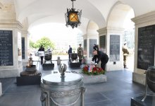 Президент Ильхам Алиев посетил памятник Неизвестному солдату в Варшаве (ФОТО)