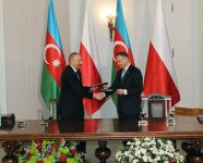Azerbaijan, Poland sign documents (PHOTO)
