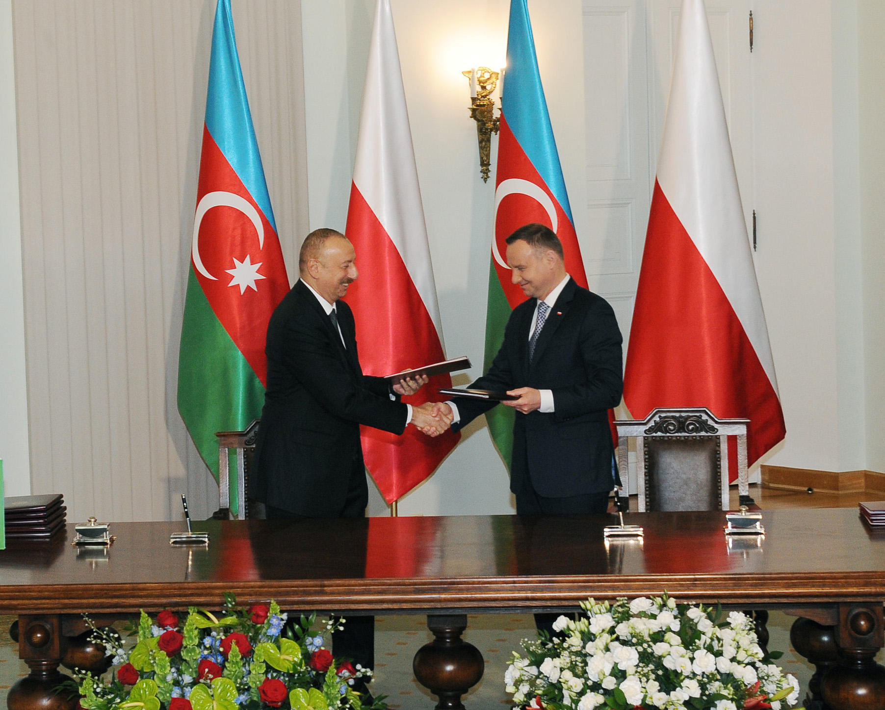 Azerbaijan, Poland sign documents (PHOTO)