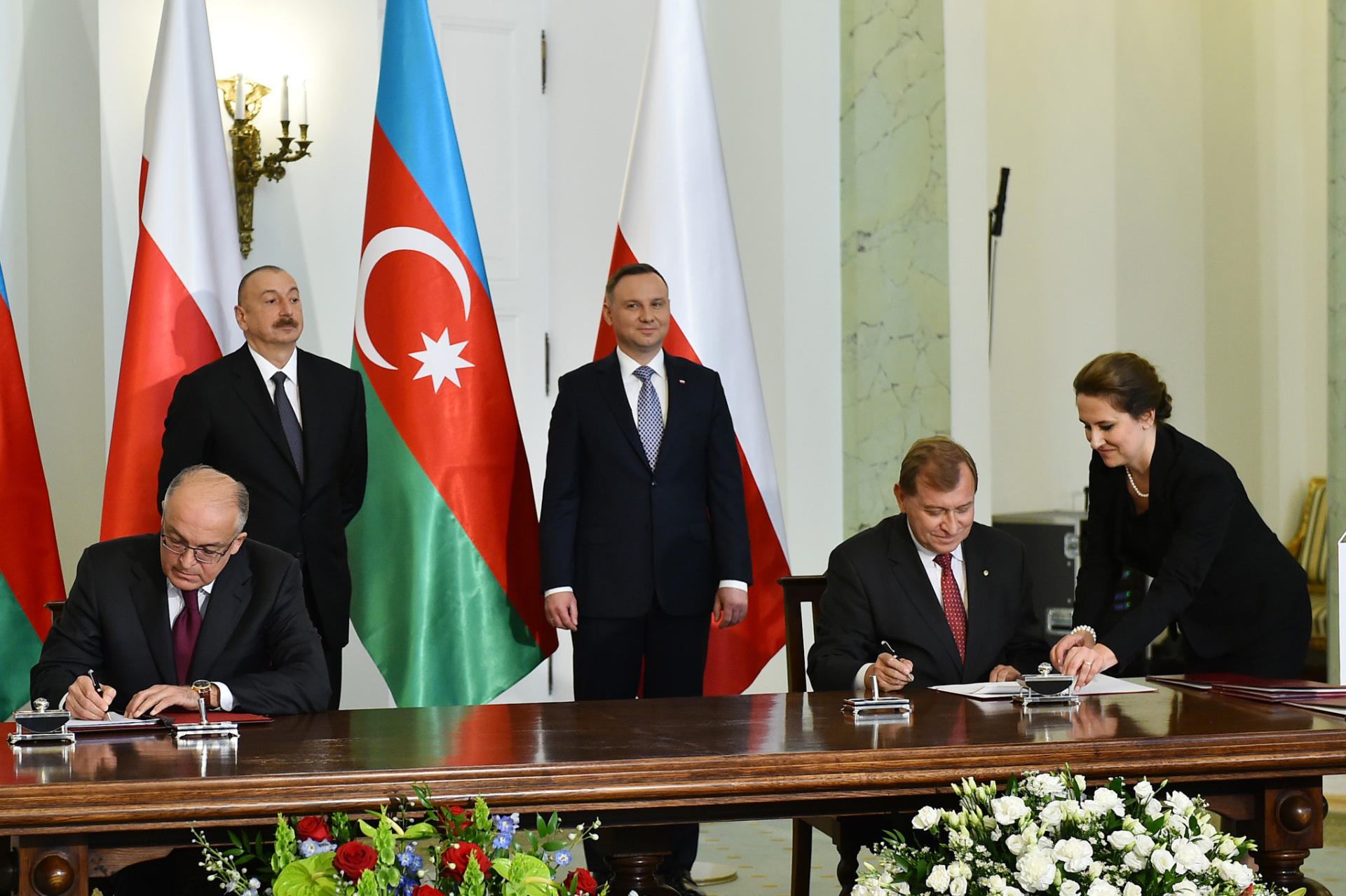 Azerbaijan, Poland sign documents (PHOTO)