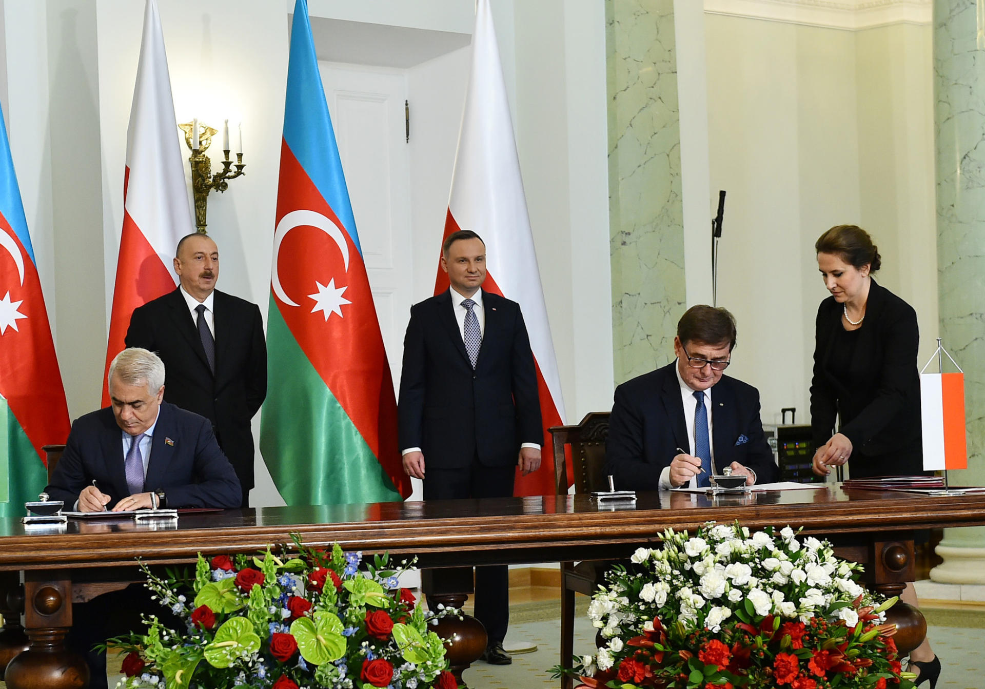 Azerbaijan, Poland sign documents (PHOTO)