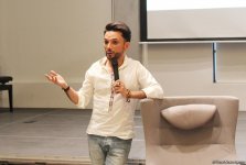 "Отрицание. Протест. Развитие": встреча с Фаигом Агаевым в YARAT (ФОТО)