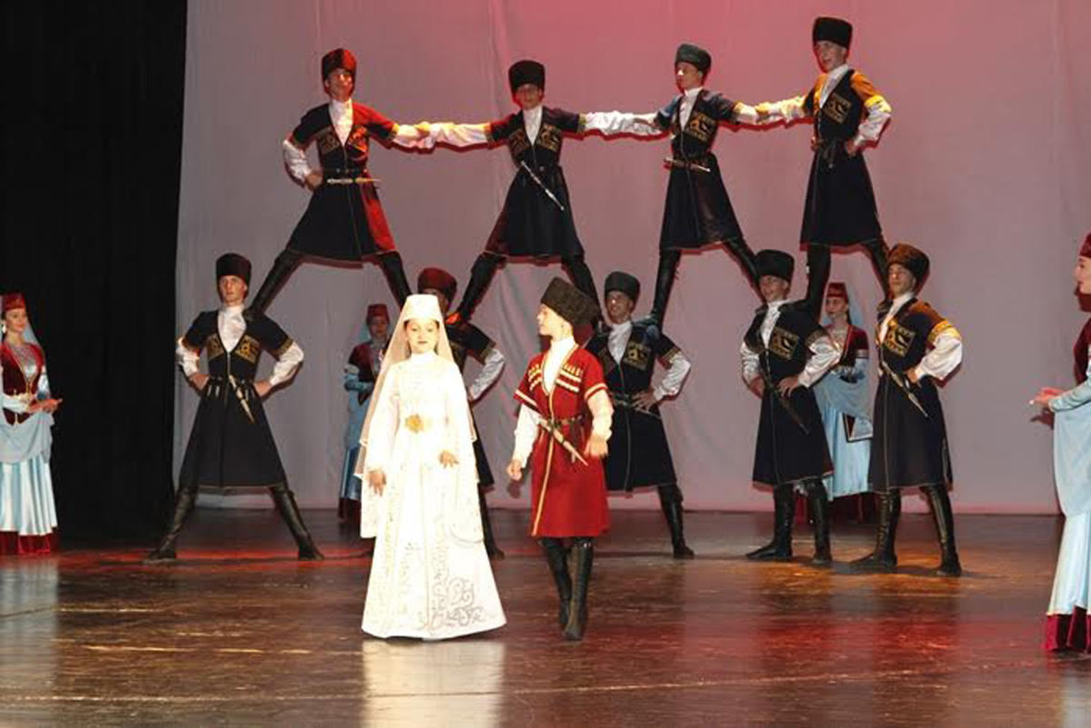 В Баку проходит Международный фестиваль фольклорного танца (ФОТО)