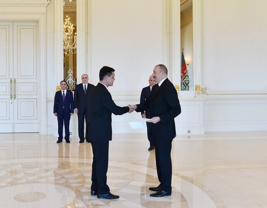 Президент Ильхам Алиев принял верительные грамоты посла Туркменистана (ФОТО) (версия 2)