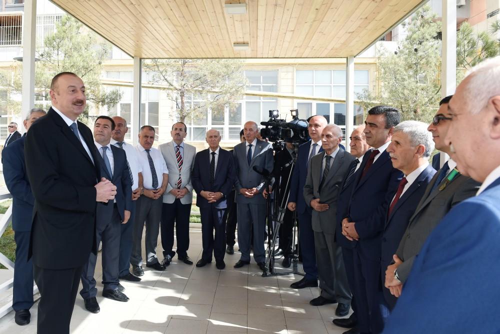 Ilham Aliyev views newly built park in Yasamal district  (PHOTO)