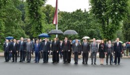 Президент Ильхам Алиев посетил памятник «Свободы» в Риге (ФОТО)