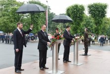 Президент Ильхам Алиев посетил памятник «Свободы» в Риге (ФОТО)