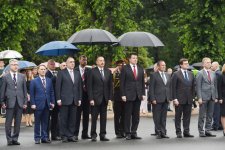 Президент Ильхам Алиев посетил памятник «Свободы» в Риге (ФОТО)