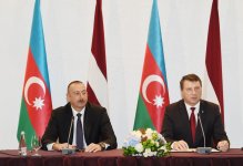 Президенты Азербайджана и Латвии выступили с заявлениями для печати (ФОТО)