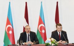Президенты Азербайджана и Латвии выступили с заявлениями для печати (ФОТО)