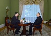 Azerbaijani, Latvian presidents hold one-on-one meeting (PHOTO)