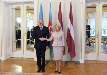 Президент Ильхам Алиев встретился в Риге с председателем Сейма Латвии (ФОТО) (версия 2)