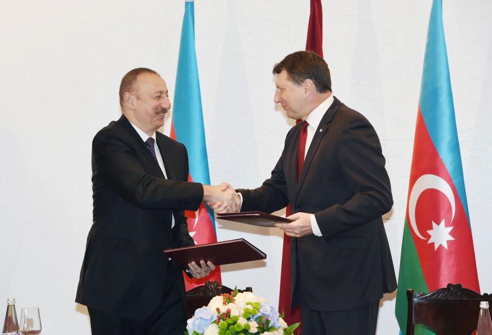 Azerbaijan, Latvia sign documents (PHOTO)