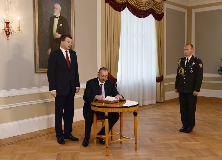 В Риге состоялась церемония официальной встречи Президента Азербайджана Ильхама Алиева (ФОТО)