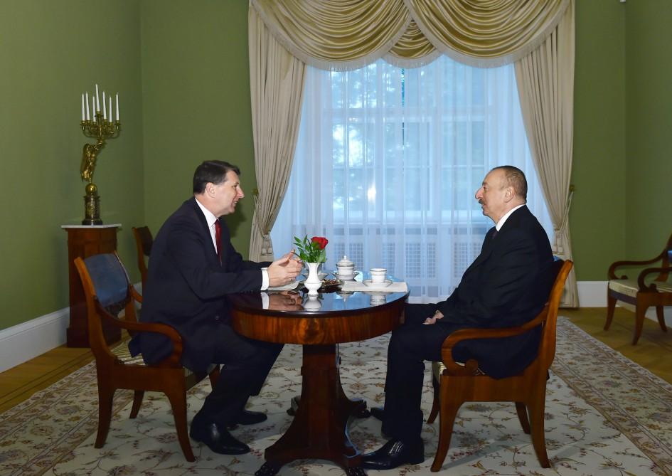 Azerbaijani, Latvian presidents hold one-on-one meeting (PHOTO)