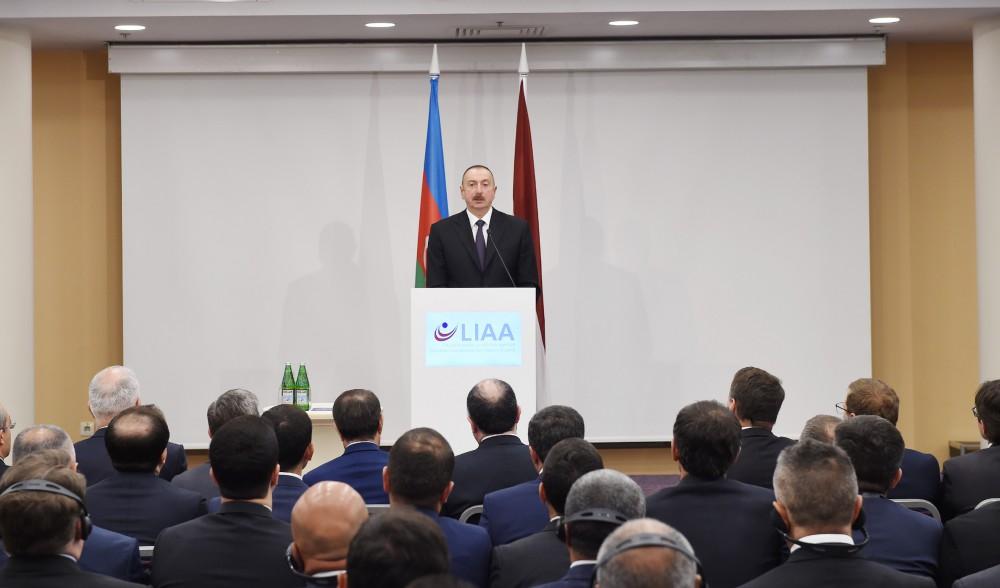 Президент Ильхам Алиев принял участие в азербайджано-латвийском форуме в Риге (ФОТО) (версия 2)