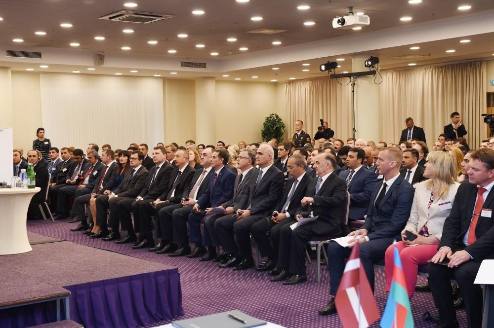 Президент Ильхам Алиев принял участие в азербайджано-латвийском форуме в Риге (ФОТО) (версия 2)