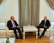 Президент Ильхам Алиев принял главу МИД Турции (ФОТО)